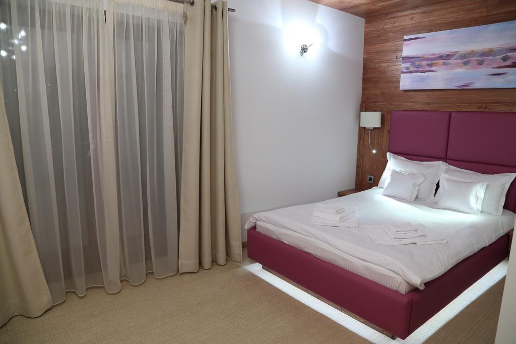 La Monitori Hotel Sinaia Quarto foto